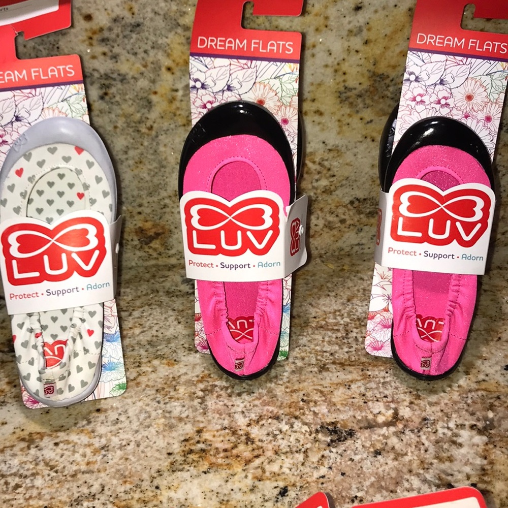 NWT 2 for$15 LUV DREAM FLATS YOUTH